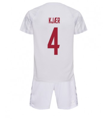 Lacne Dětský Futbalové dres Dánsko Simon Kjaer #4 MS 2022 Krátky Rukáv - Preč (+ trenírky)